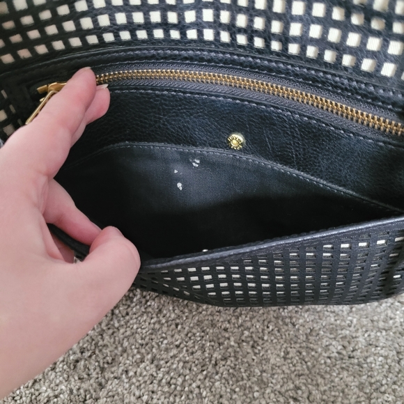 Fossil Leather Gingham Crossbody Purse with lots of pockets - Picture 9 of 14